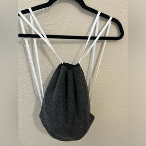 Quikflip. transforms into a fully-functional backpack in a matter of seconds!